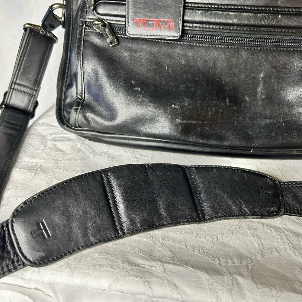 Tumi Black Leather Laptop Shoulder Briefcase.